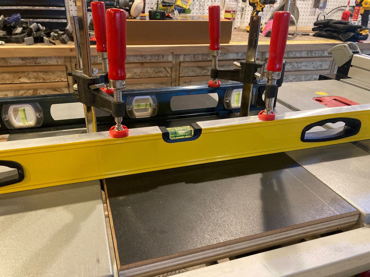 Mounting the router table